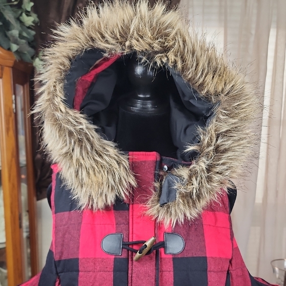 MAURICES | Red Black Buffalo Plaid Quilted Puffer Zipper Vest Removable Fur | 2X - Picture 3 of 14